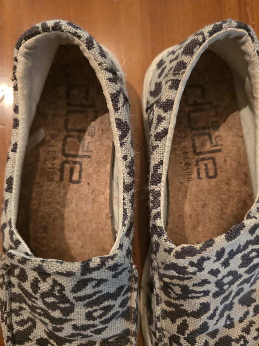 Hey Dude Size 9 Gray Leopard Print Slip-On Shoes - Picture 3 of 6